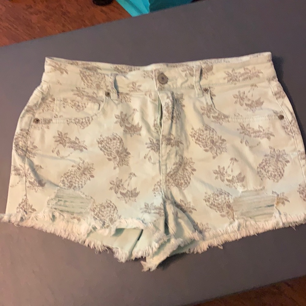 High waisted short with Fringed bottoms